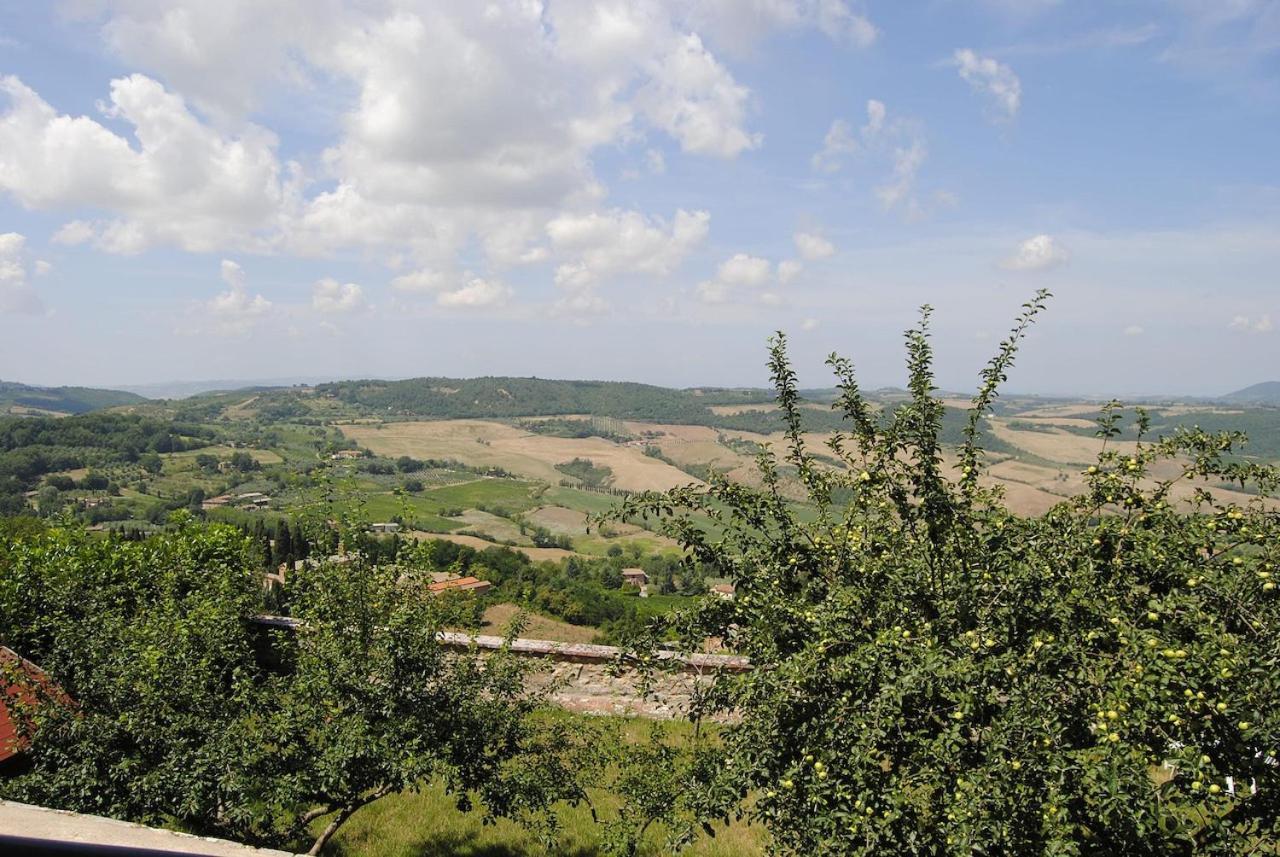 Entro Le Mura Montepulciano Stazione Buitenkant foto